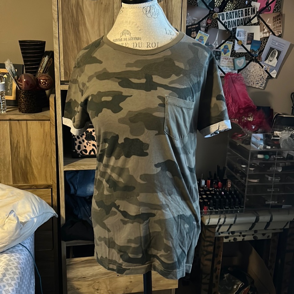 Divided Camouflage Pocket T-shirt - Small